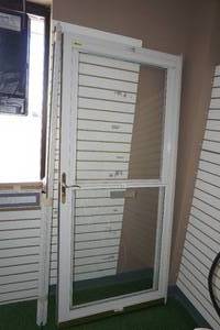 lot 31 image: Larson Reversa Screen Storm Door -35.25x79