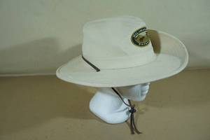lot 42 image: Disney World Animal Kingdom Kilimanjaro Safaris Hat - Small