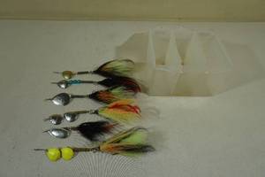 lot 73 image: 6 Musky Bucktail Spinner Baits