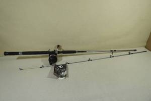 lot 82 image: Rhino RBCXL2 8 Fishing Rod