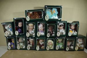 lot 98 image: Large Assortment Geppeddo Cuddle Kids Dolls