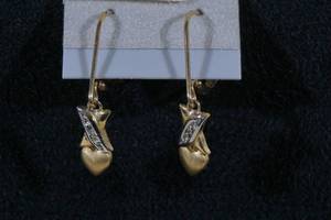 lot 175 image: 14k Yellow Gold Dangle Heart Earrings with Diamonds