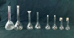 lot 16 image: Lot of 8 Various Volumetric Flasks