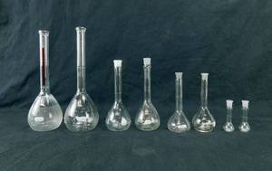 lot 10 image: Lot of 8 Various Volumetric Flasks