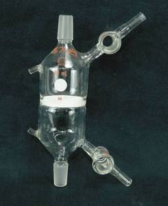 lot 22 image: Kontes Fritted Filter Tube with 2 Vacuum Ports -  60ML with 1420 Ground Joint