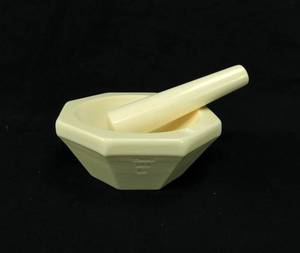 lot 72 image: Vintage 120ML Coors 20 Coorstek Octagon Mortar and Pestle