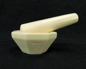 lot 74 image: Vintage 15ML Coors 11 Coorstek Octagon Mortar and Pestle