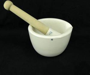 lot 76 image: Vintage Large Coors 52017 Mortar and Coors 531-5 39-J Wood Handled Pestle