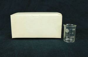 lot 82 image: Box of 12 Vintage Merco 15ML Glass Beakers
