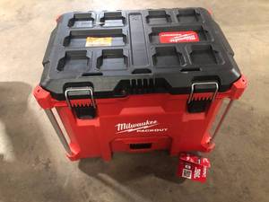 PACKOUT 22 in. Modular XL Tool Box by Milwaukee Customer Returns See Pictures