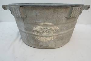 lot 75 image: Vintage Wash tub