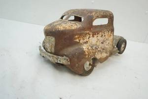 lot 80 image: Vintage Toy Truck