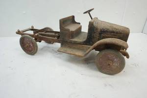 lot 82 image: Vintage Toy Car