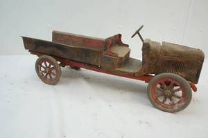 lot 83 image: Vintage Toy Car