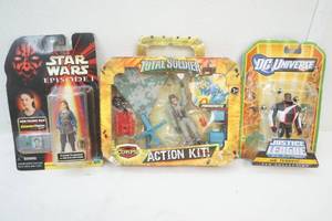 lot 100 image: Childrens Action Figures