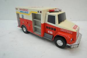 lot 114 image: Childrens Toy Ambulance