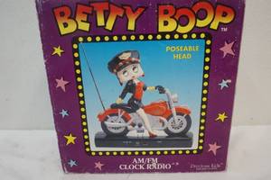 lot 120 image: Betty Boop AMFM Clock Radio