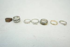lot 184 image: Jewelry
