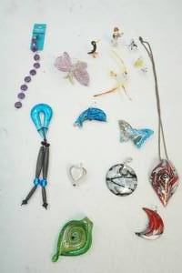 lot 186 image: Jewelry