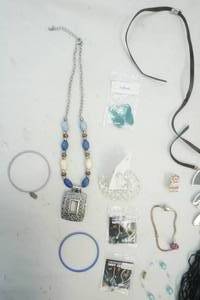 lot 187 image: Jewelry
