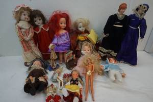 lot 9 image: Vintage Porcelain Dolls