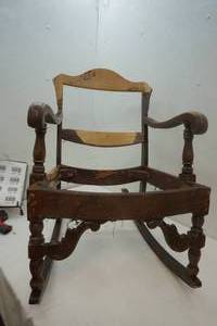 lot 11 image: Vintage Rocking Chair