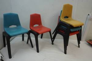 lot 14 image: Childrens Chairs