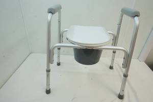 lot 197 image: Commode