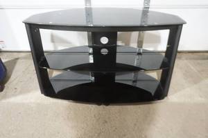lot 202 image: Entertainment Center