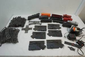 lot 214 image: Lionel Train Set