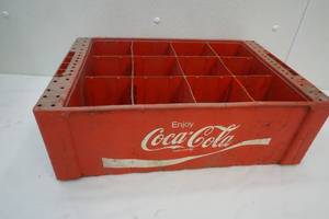 lot 217 image: Vintage Coca Cola Crate