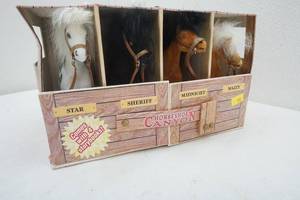 lot 151 image: Horseshoe Canyon Stable with Horses