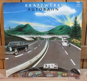 lot 32 image: Kraftwerk - Autobahn - 1974 - Vinyl Record