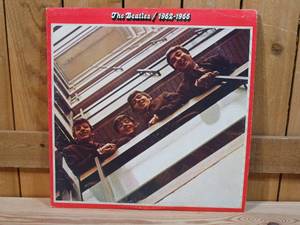 lot 80 image: The Beatles - 1962-1966 (Red Album) - 1973 - Vinyl Record