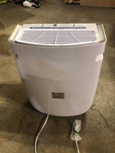 Classic 4-in-1 Pre-Filter, UltraHEPA, Carbon and VOC Filters Air Purifier Air Quality Sensor For Homes and Large Rooms by AIRDOCTOR Customer Returns See Pictures