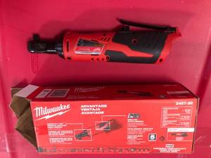 M12 12V Lithium-Ion Cordless 14 in. Hex Screwdriver Kit with Two 1.5Ah Batteries, Charger and Tool Bag by Milwaukee Customer Returns See Pictures