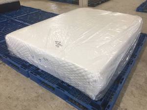 lot 5 image: Brand New Sound Sleep Crown Series Quilted Top Luxury 14 Queen Memory Foam Mattress