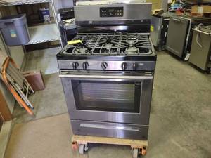 lot 3 image: Ikea Gas Range, Model MOTSVARIG 704...