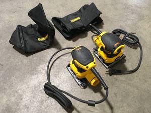 2 Lots of DEWALT  2.3 Amp Corded 14 Sheet Palm Grip Sander Kit with Contractor Bag Customer Returns See Pictures