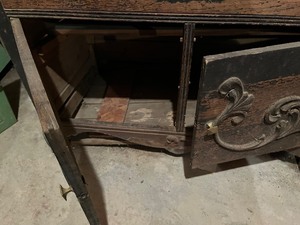 lot 52 image: Old Dresser