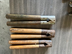 lot 30 image: 3 small dehorners
