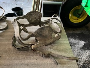 lot 22 image: Vintage Driving Bridle with Blinders