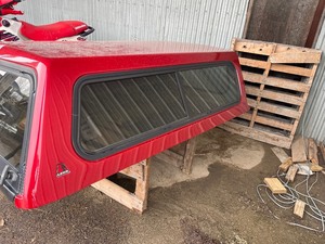 lot 80 image: Maroon Ford Lear Pickup Topper