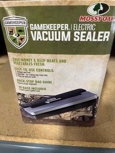 lot 19 image: Game Saver  electric vacuum sealer  NEW