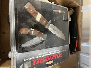 lot 74 image: Box of Knives