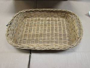lot 596 image: Creative Co-Op Hand-Woven Rattan Casserole Basket Baking Dish, 17L x 11W x 3H, Brown (B09T2BMGF2)