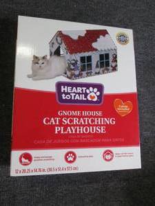 heart to tail gnome cat scratching ...
