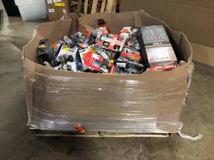 Gaylord of Door knobs and Handles Various Models and Conditions  Customer Returns See Pictures