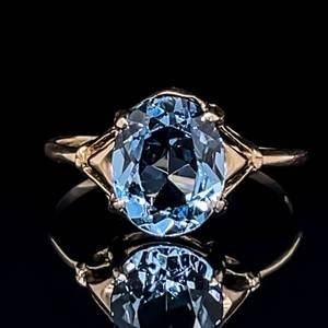 Gorgeous Oval Natural Aquamarine Solitaire Estate Ring in Yellow Gold