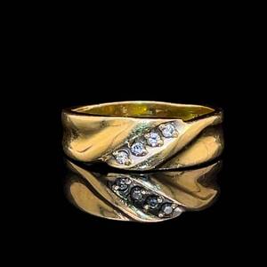Diamond Four-Stone Channel Wide Scalloped Ring in Yellow Gold $799 Retail